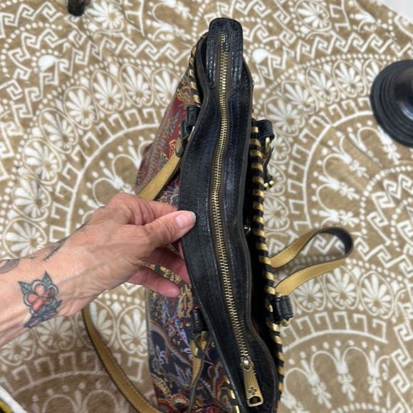 Elegant Black and Red Patterned Women's Bag - Picture 5 of 16